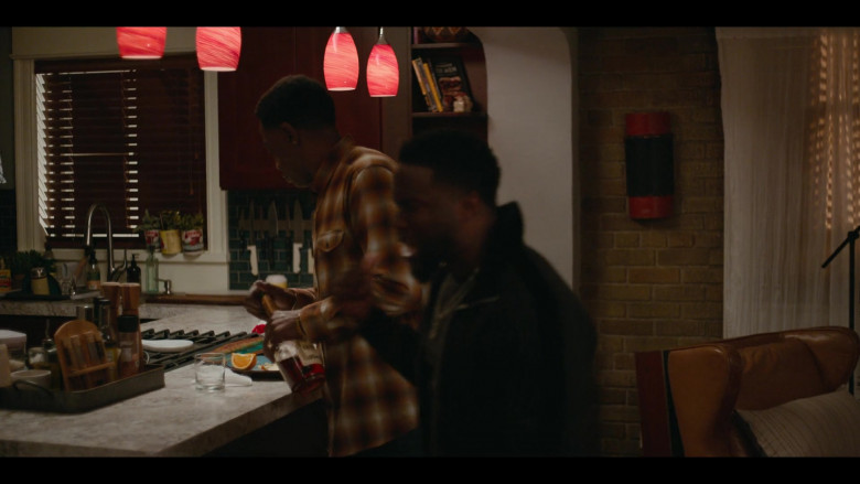 Hennessy Cognac Enjoyed by Wesley Snipes as Carlton in True Story S01E04 Chapter 4 We Should Be Together Too (2021)