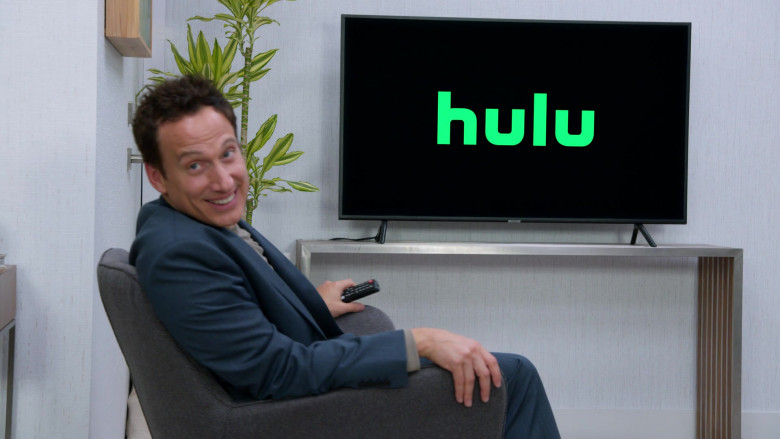 Hulu Streaming Platform in Curb Your Enthusiasm S11E03 The Mini Bar (4)