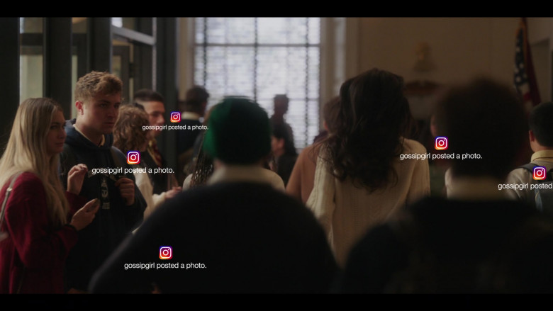 Instagram Social Network in Gossip Girl S01E08 Posts on a Scandal (1)
