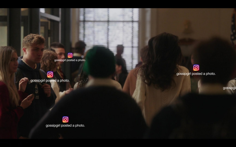Instagram Social Network in Gossip Girl S01E08 Posts on a Scandal (1)