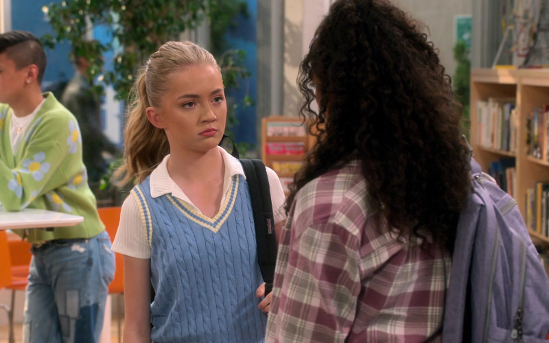 JanSport Backpack of Katie Beth Hall as Sarah Watson in Head of the Class S01E04 The Stare-Master (2021)