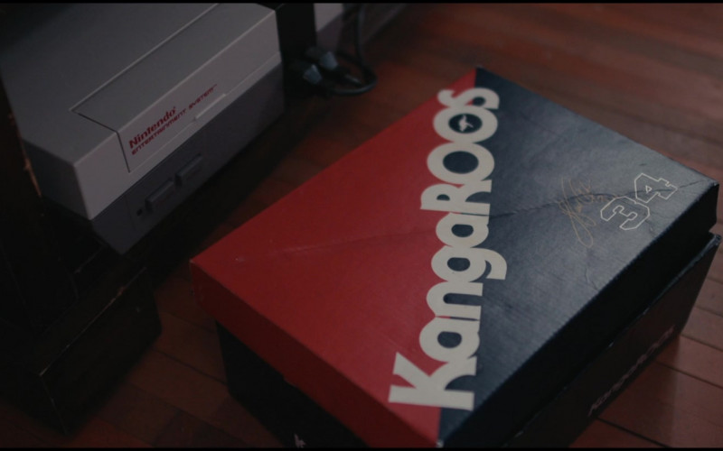 KangaROOS Shoe Box in 8-Bit Christmas (2021)