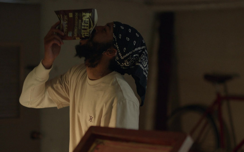 Kettle Brand Sea Salt Potato Chips in Insecure S05E02 Growth, Okay! (2021)