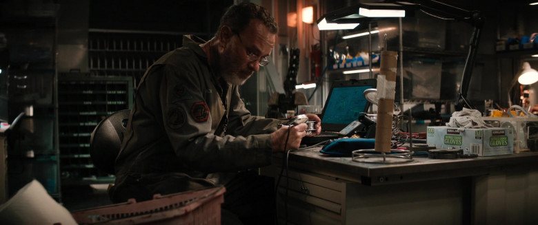 Kirkland Signature Nitrile Exam Gloves of Tom Hanks in Finch (2021)