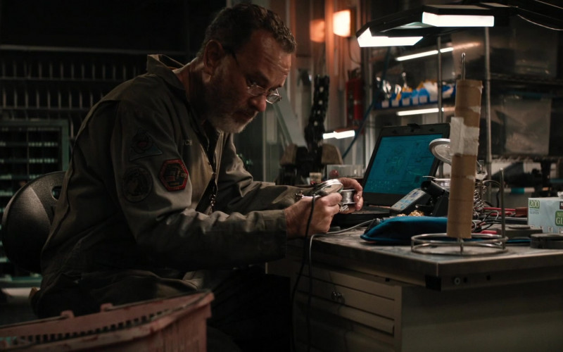Kirkland Signature Nitrile Exam Gloves of Tom Hanks in Finch (2021)