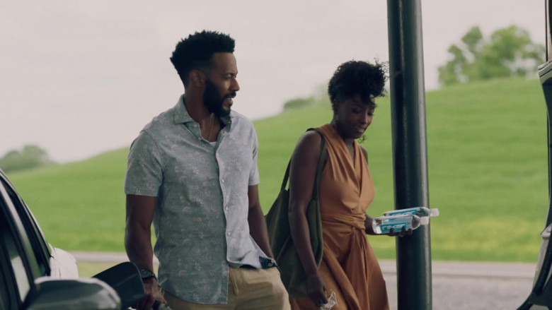 LEVEL Ultra-Purified Water+ in Queen Sugar S06E08 All Those Brothers and Sisters (2021)