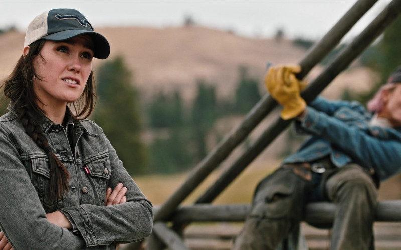 Levi's Women's Jacket (Black) in Yellowstone S04E03 Going Back to Cali (2021)