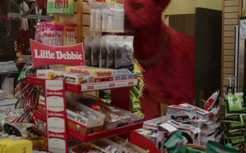 Little Debbie, Drake's Yodels Devil's Food Cakes, UTZ Snacks, Snapple Drinks in Clifford the Big Red Dog (2021)