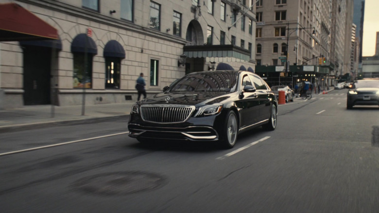 Mercedes-Maybach S-Class Luxury Sedan in Succession S03E04 Lion in the Meadow (2021)