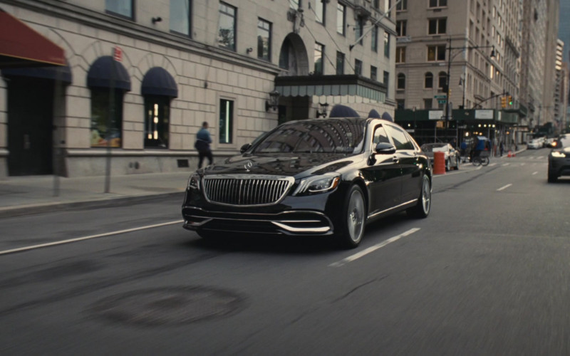 Mercedes-Maybach S-Class Luxury Sedan in Succession S03E04 Lion in the Meadow (2021)