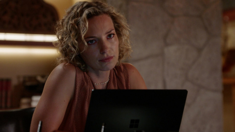 Microsoft Surface Laptop of Actress Perdita Rose Weeks as Juliet Higgins in Magnum P.I. S04E07 A New Lease on Death (2021)
