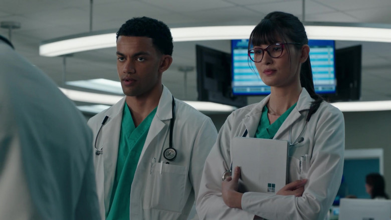 Microsoft Surface Tablet Computers in The Resident S05E07 Who Will You Be (2)