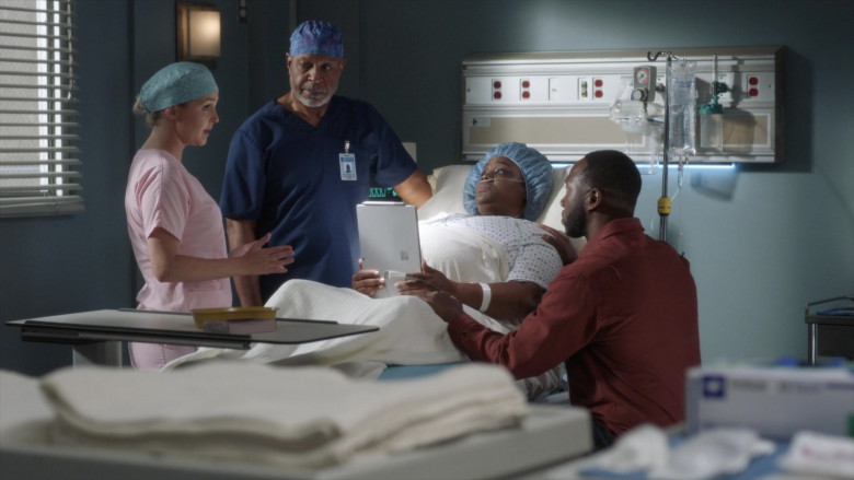 Microsoft Surface Tablet in Grey's Anatomy S18E06 Every Day Is a Holiday (With You) (2021)