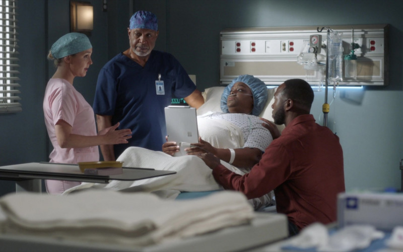 Microsoft Surface Tablet in Grey's Anatomy S18E06 Every Day Is a Holiday (With You) (2021)