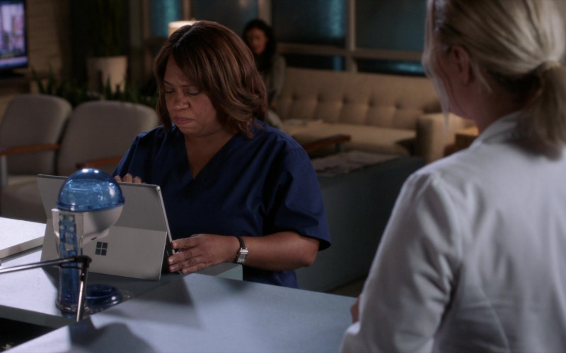 Microsoft Surface Tablets in Grey's Anatomy S18E05 Bottle Up and Explode! (2)