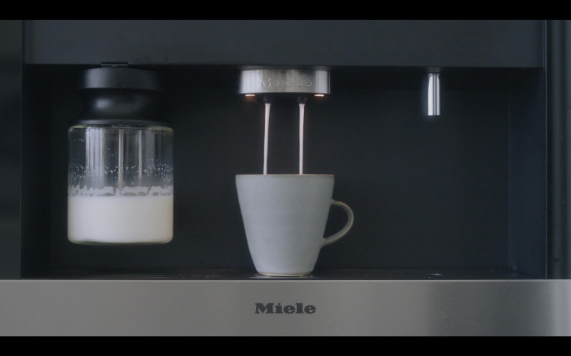 Miele Coffee Machine in Gossip Girl S01E08 Posts on a Scandal (2021)