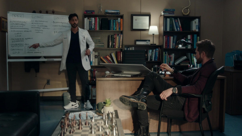 Nike Air Max Sneakers of Manish Dayal as Devon Pravesh in The Resident S05E06 Ask Your Doctor (2)
