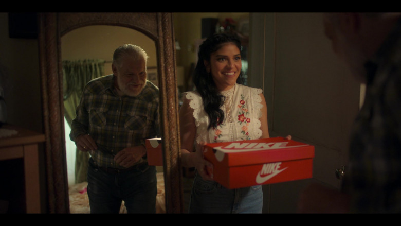Nike Shoe Box Held by Karrie Martin as Ana Morales in Gentefied S02E06 Sangiving (2021)