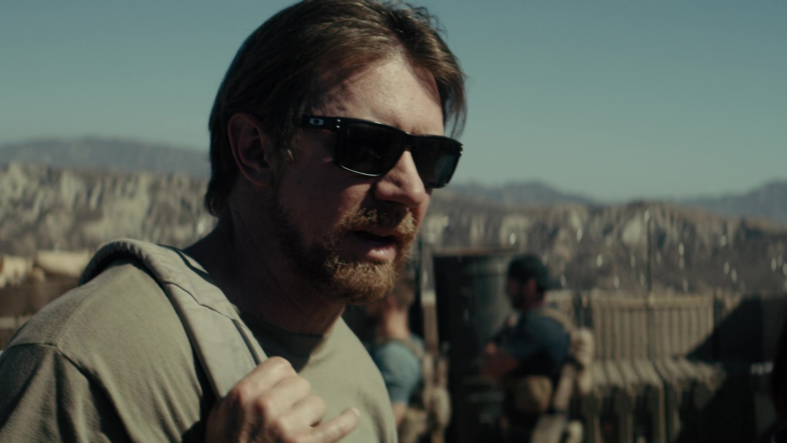 Oakley Men's Sunglasses In SEAL Team S05E04 "Need To Know" (2021)