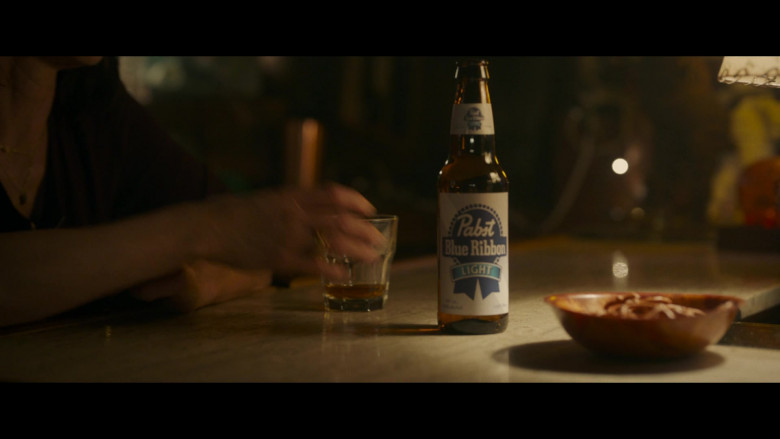 Pabst Blue Ribbon Light Beer of Juliette Lewis as Natalie in Yellowjackets S01E02 F Sharp (1)