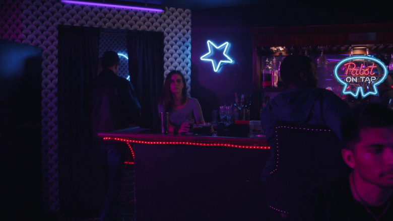 Pabst On Tap Beer Neon Sign in Hightown S02E03 Fresh as a Daisy (2021)