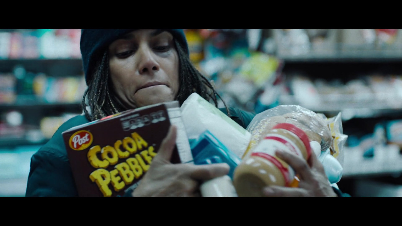 Post Cocoa Pebbles Held By Halle Berry As Jackie Justice In Bruised (2020)