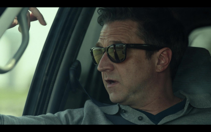 Ray-Ban Men's Sunglasses in Dopesick S01E06 "Hammer the Abusers" (2021)