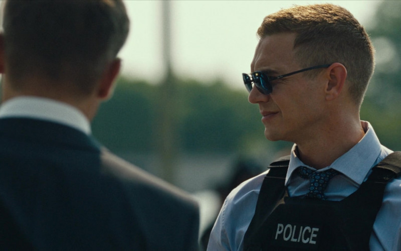 Ray-Ban Men’s Sunglasses in Mayor of Kingstown S01E02 The End Begins (2021)