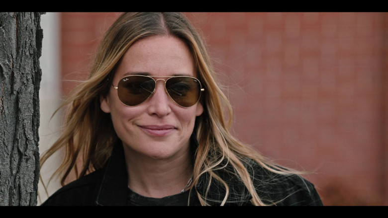 Ray-Ban Women's Aviator Sunglasses in Yellowstone S04E05 Under a Blanket of Red (2021)