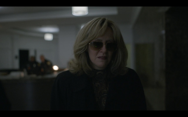 Ray-Ban Women’s Sunglasses of Sarah Paulson as Linda Tripp in American Crime Story S03E10 The Wilderness (2021)