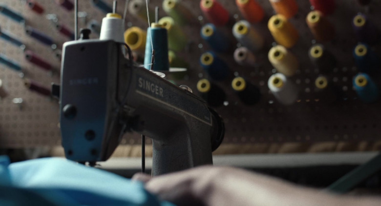 Singer Sewing Machine in The Shrink Next Door S01E01 The Consultation (2021)