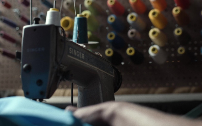 Singer Sewing Machine in The Shrink Next Door S01E01 The Consultation (2021)