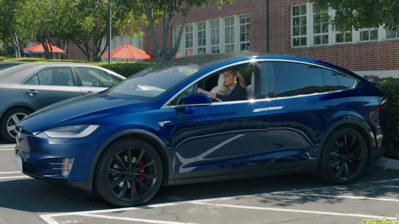 Tesla Model X Blue Car Driven by Elizabeth Berkley as Jessica Spano in Saved by the Bell S02E03 (1)