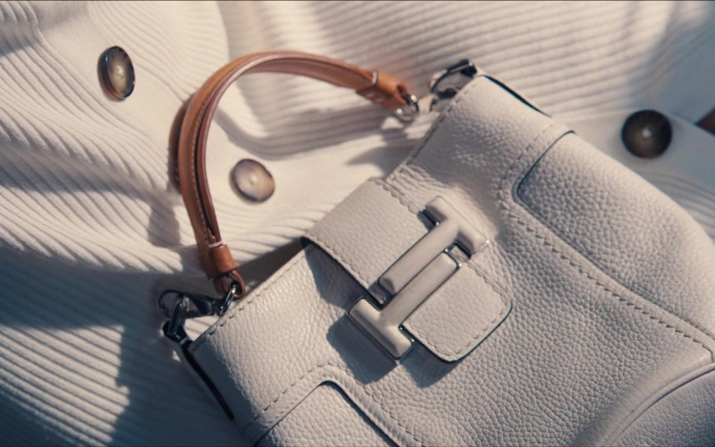 Tod’s Double T Bucket White Leather Bag of Léa Seydoux as Madeleine in No Time to Die (2021)