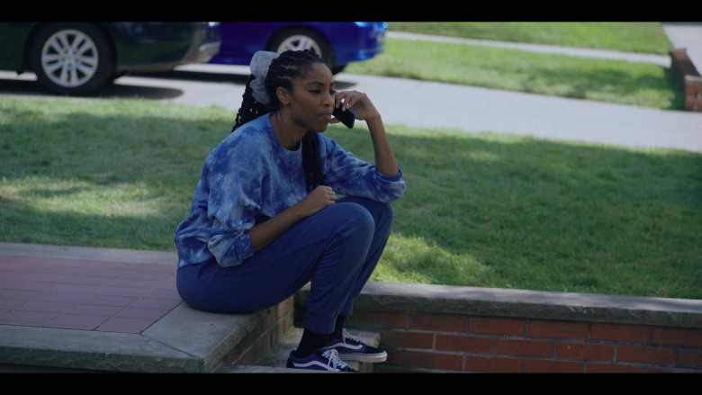 Vans Shoes of Jessica Williams as Mia Hines in Love Life S02E07 Suzanné Hayward & Leon Hines (2021)