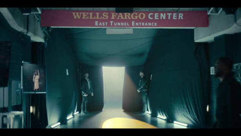 Wells Fargo Center Arena in Philadelphia, Pennsylvania in True Story S01E01 Chapter 1 The King of Comedy (2)