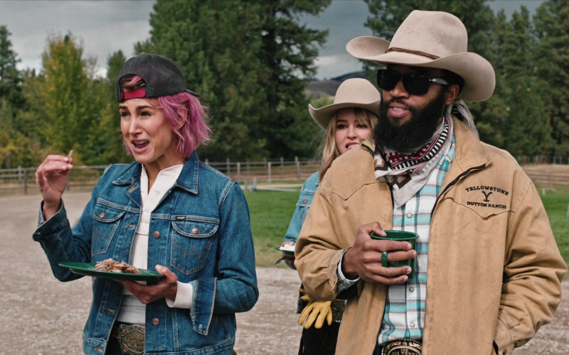 Wrangler Women’s Jacket of Jen Landon as Teeter in Yellowstone S04E03 Going Back to Cali (2021)