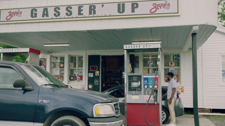 Zapp's Potato Chips Sign in Queen Sugar S06E08 All Those Brothers and Sisters (2021)
