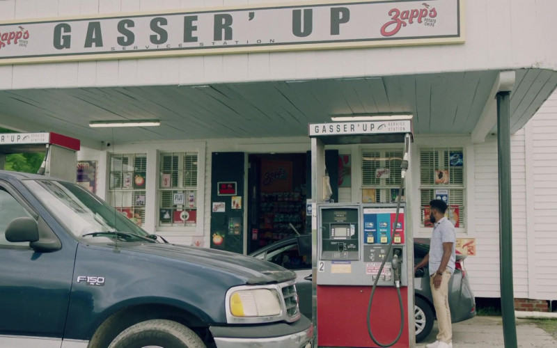 Zapp’s Potato Chips Sign in Queen Sugar S06E08 All Those Brothers and Sisters (2021)