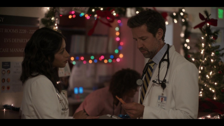 3M Littmann Stethoscope of Todd Grinnell as Dr. Miles Murphy in With Love S01E01 Nochebuena (2021)