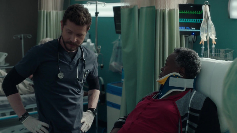 3M Littmann Stethoscopes in The Resident S05E09 He'd Really Like to Put in a Central Line (1)