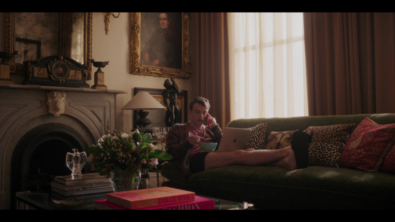 Apple MacBook Air Laptop Computer of Thomas Doherty as Max Wolfe in Gossip Girl S01E10 Final Cancellation (2021)