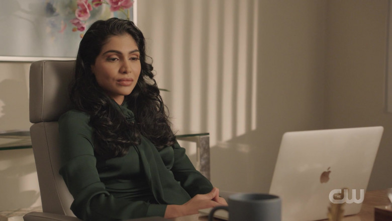 Apple MacBook Laptop Computer Used by Actress in Dynasty S05E01 Let’s Start Over Again (2021)