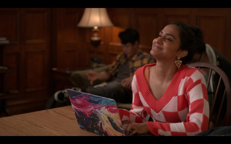 Apple MacBook Laptop Computer Used by Amrit Kaur as Bela Malhotra in The Sex Lives of College Girls S01E07 I Think I'm a
