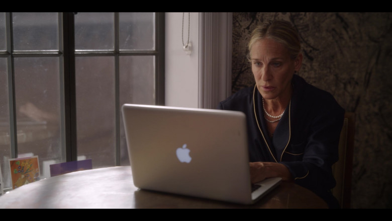 Apple MacBook Laptop Computer Used by Sarah Jessica Parker as Carrie Bradshaw in And Just Like That… S01E02 Little Black Dress (1)