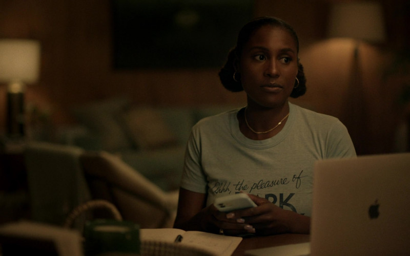 Apple MacBook Laptop Computer of Issa Rae as Issa Dee in Insecure S05E10 Everything Gonna Be, Okay! (2021)