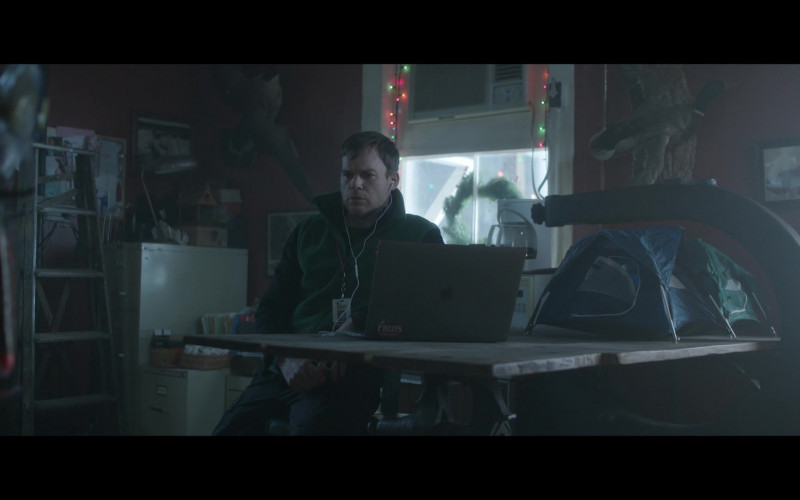 Apple MacBook Laptop Computer of Michael C. Hall as Dexter Morgan – Jim Lindsay in Dexter New Blood S01E06 Too Many Tuna Sandwiches (2021)