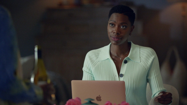 Apple MacBook Laptop Used by Actress in Insecure S05E10 Everything Gonna Be, Okay! (2)