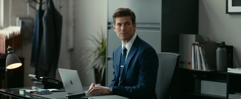 Apple MacBook Laptop of Austin Stowell as Joshua Templeman in The Hating Game (3)