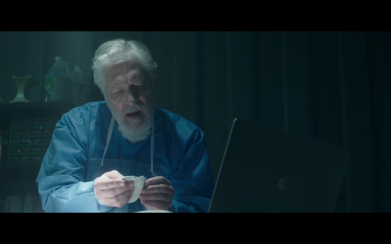 Apple MacBook Laptop of Clancy Brown as Kurt Caldwell in Dexter New Blood S01E06 Too Many Tuna Sandwiches (2021)